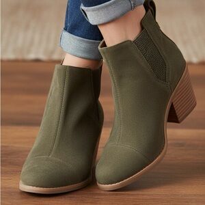 Toms Everly Suede Ankle Boots in Tarmac Olive Green Sz. 6.5